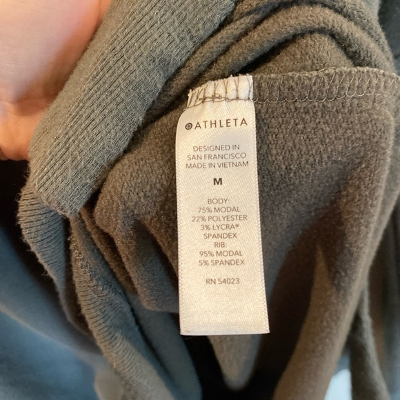 Athleta Coaster Luxe Sweater Sage Green Size Medium Thumb holes Oversized - Picture 4 of 5